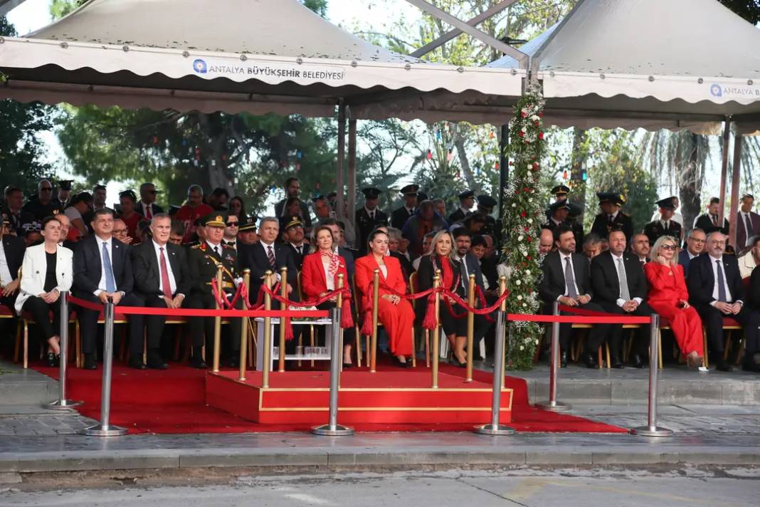 Antalya’da Cumhuriyet Coşkusu Sokaklara Taştı 1